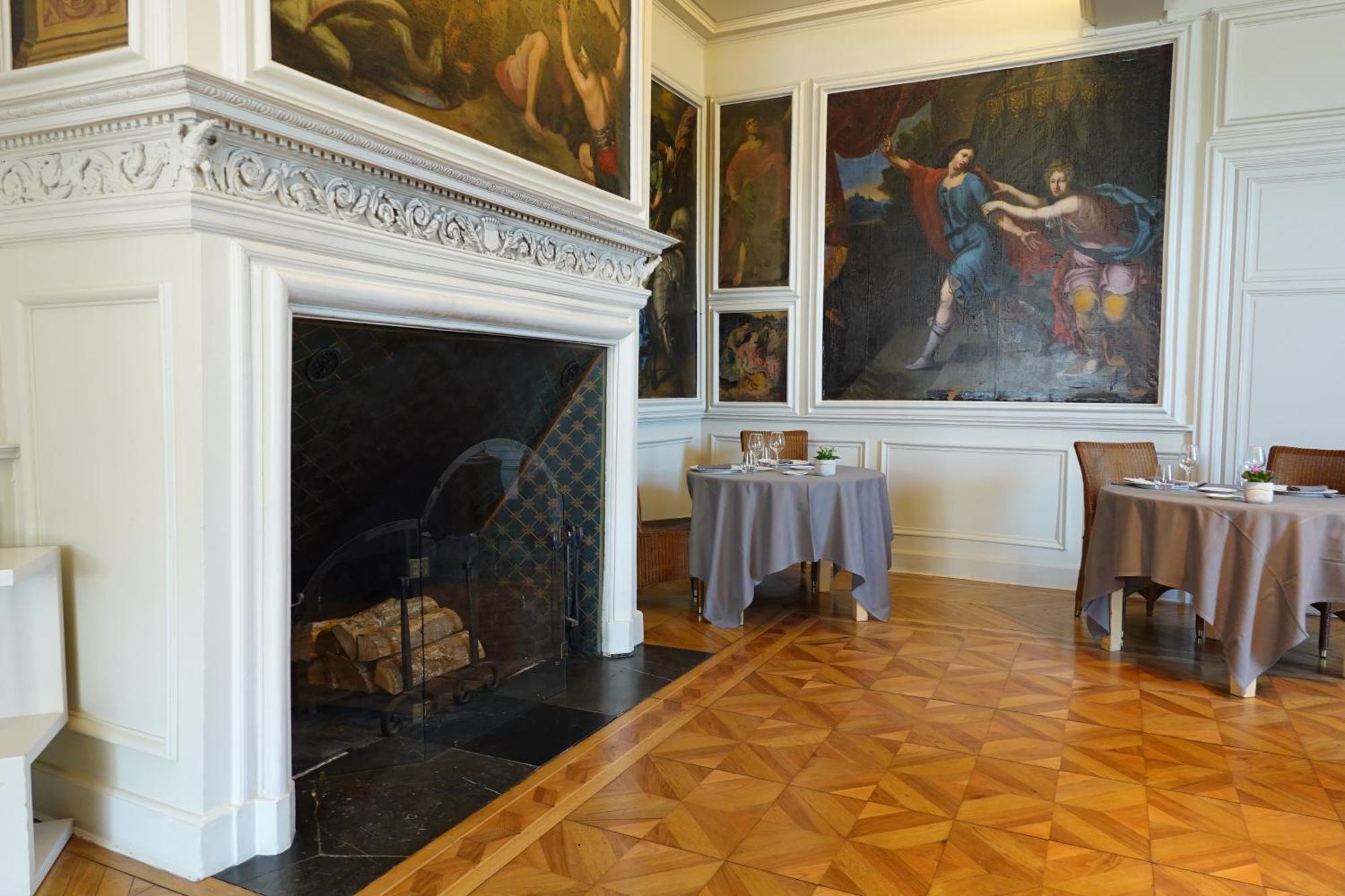 Chateau De Champlong Table Hotel **** Golf & Spa Villerest  Exterior photo